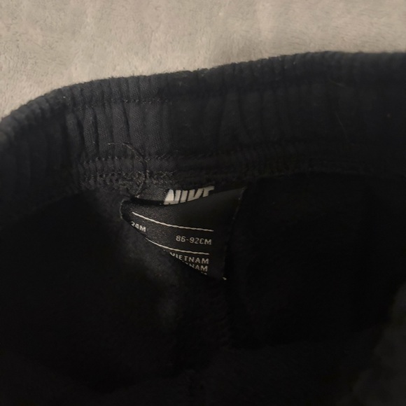 Nike Kids Black and Red Jogger Set - Picture 8 of 9